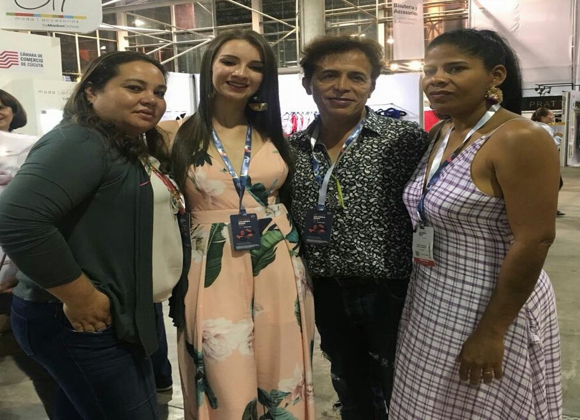 La empresaria Lina Rodríguez, Camila Duarte; virreina municipal de Pitalito, Eduardo Barón y Patricia Espitia; diseñadora.